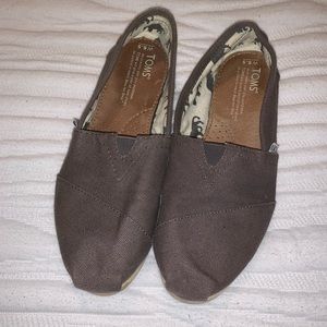 Toms